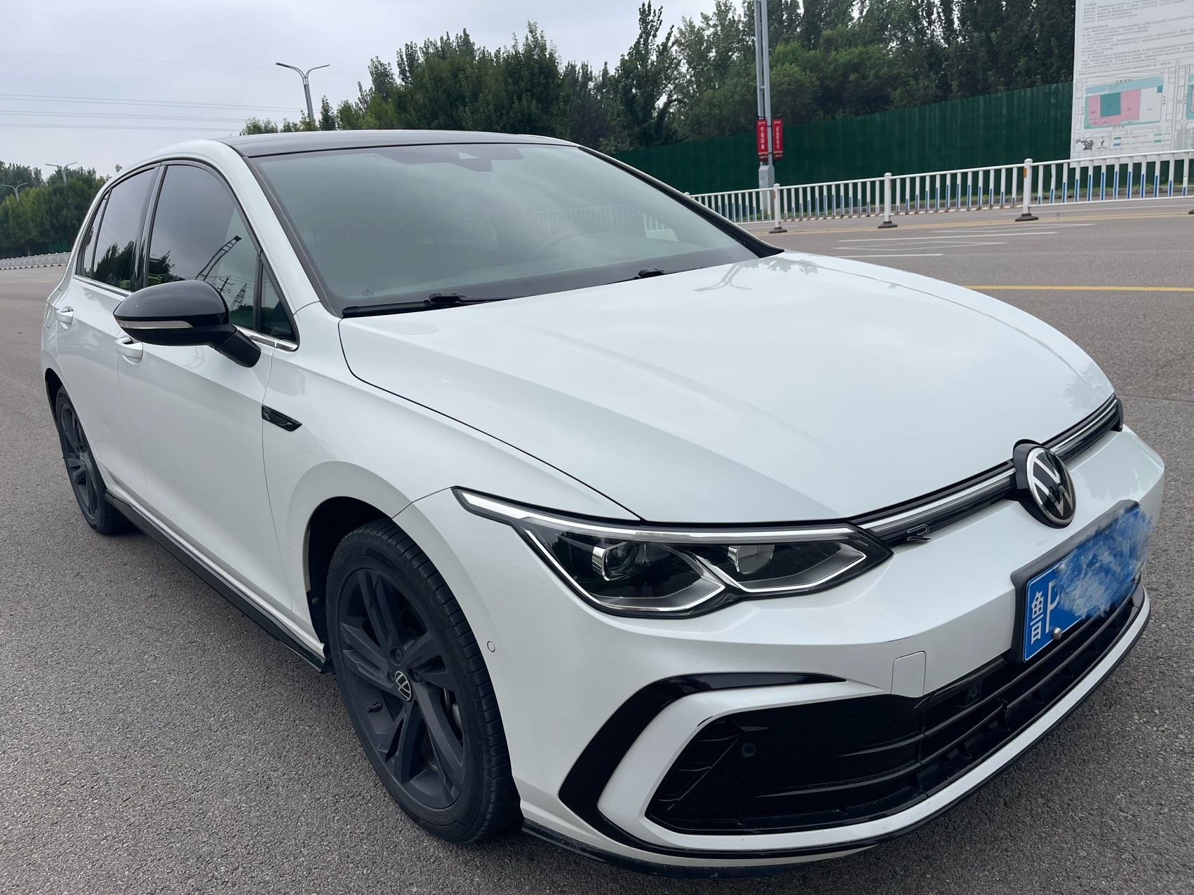 Volkswagen Golf 2021 car image #3