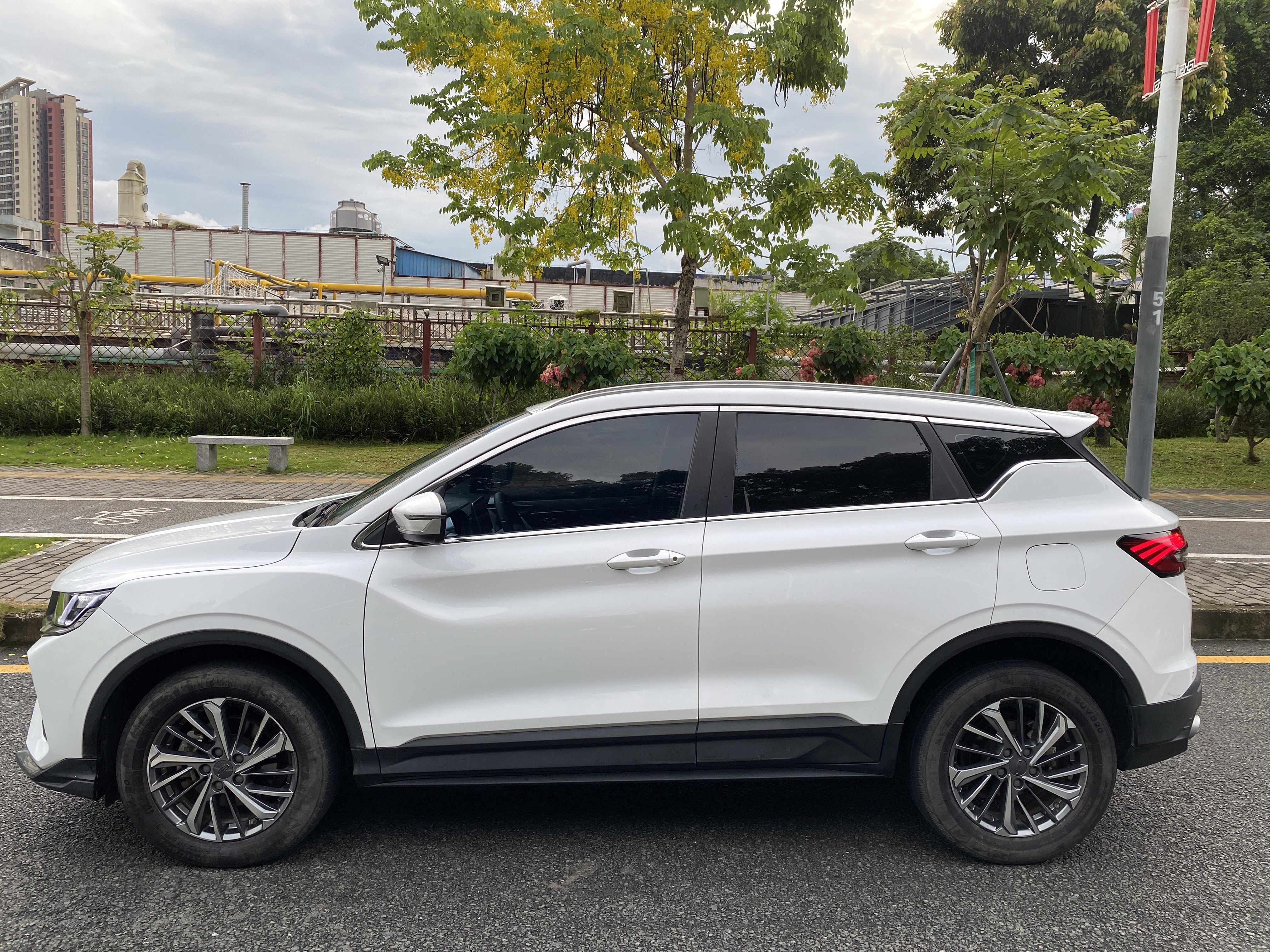 GEELY Coolray 2022 car image #3