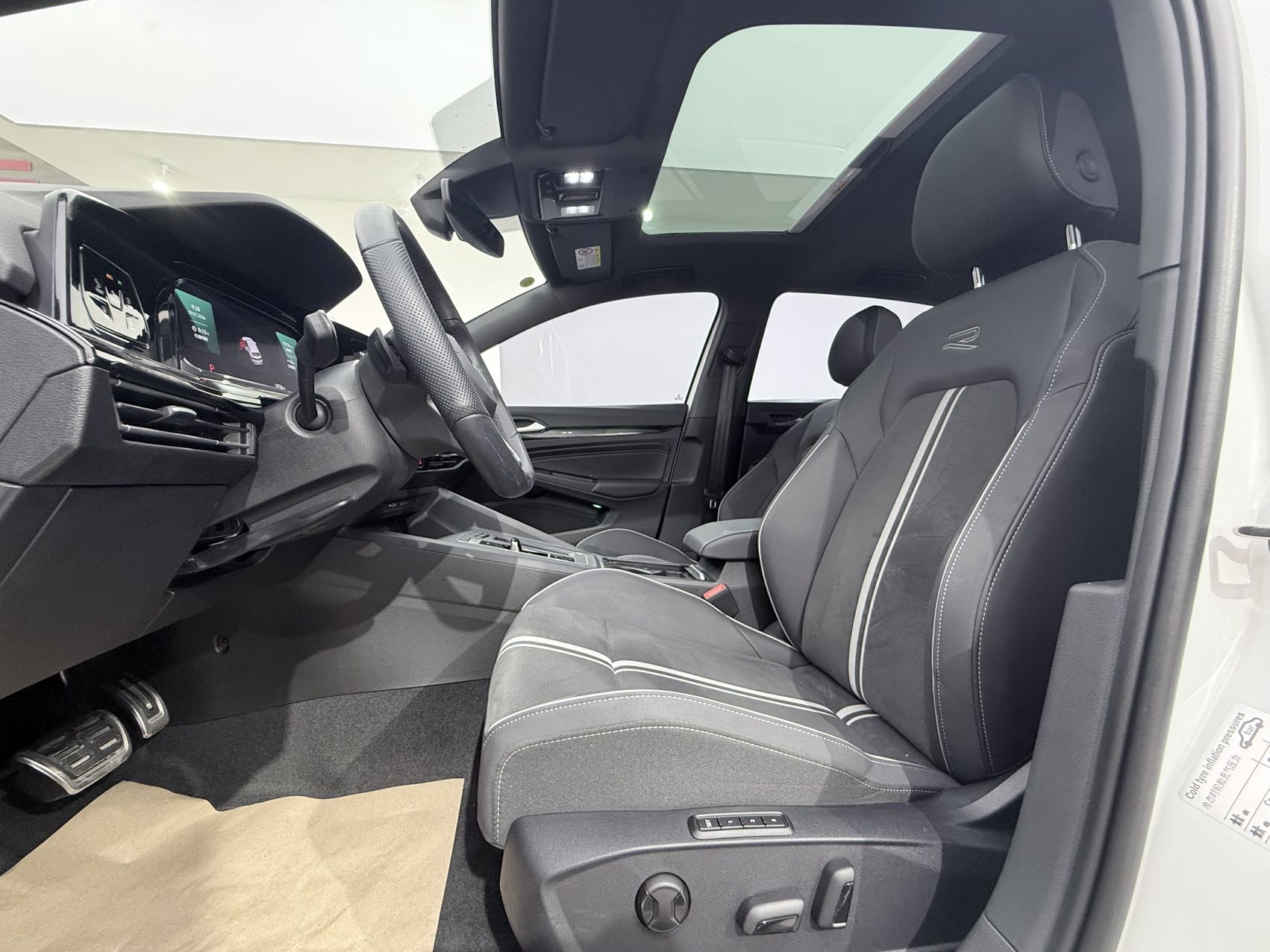 Volkswagen Golf 2022 car image #7