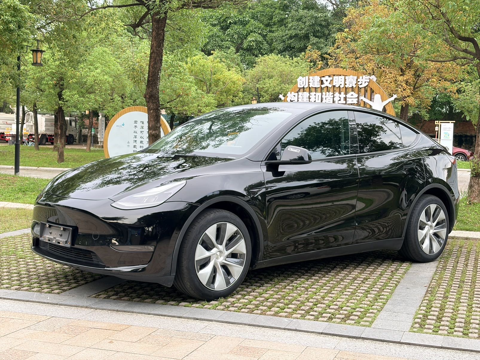 Tesla Model Y 2022 car image 