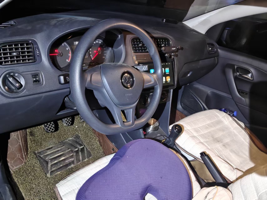Volkswagen Polo 2016 car image #2