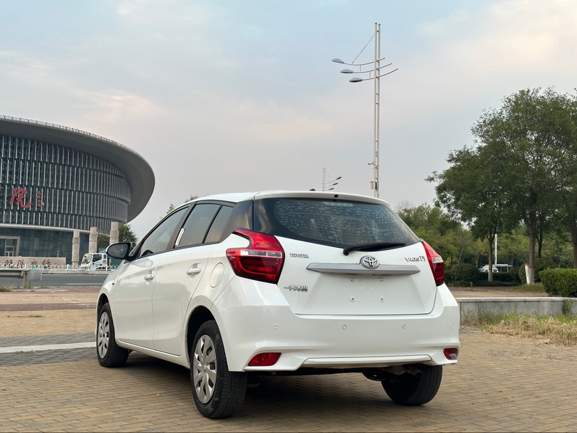 2019 car image #6