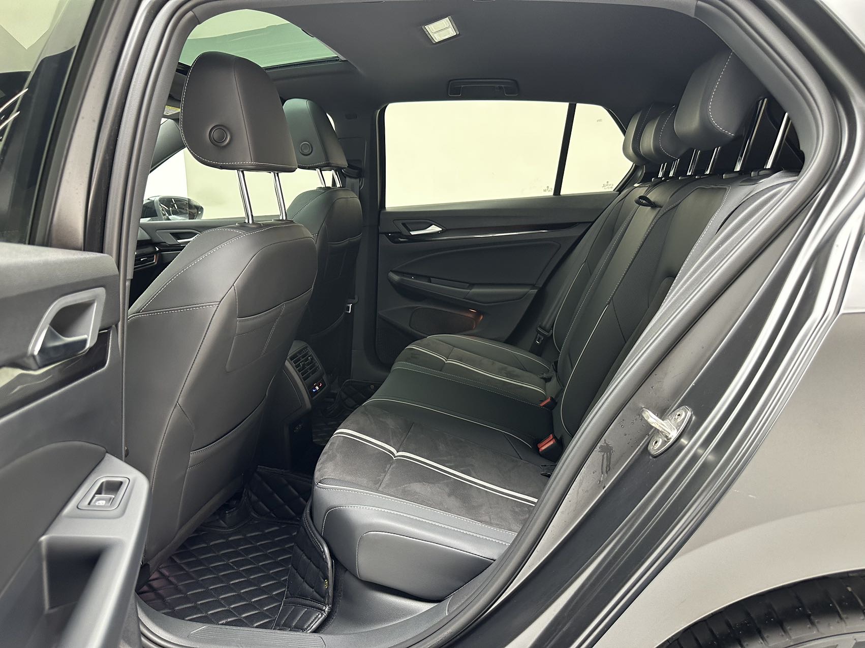 Volkswagen Golf 2022 car image #4