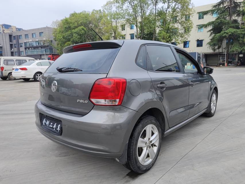 Volkswagen Polo 2011 car image #5