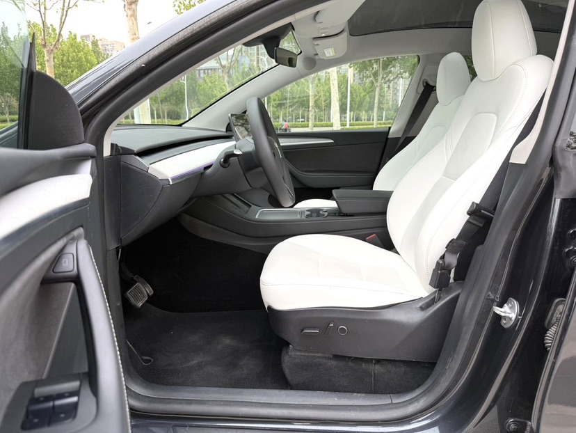 Tesla Model Y 2025 #4 Tesla Model Y 2025 immagine di auto #4