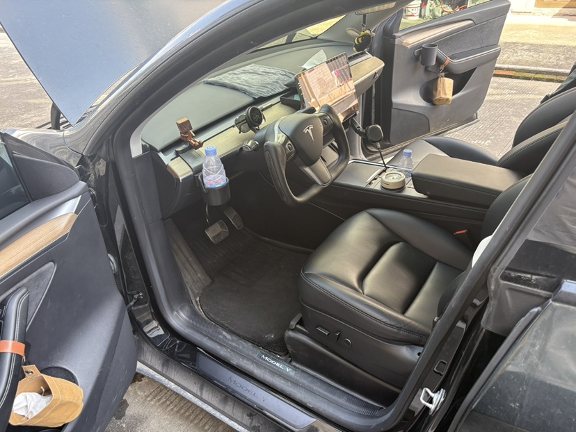 Tesla Model Y 2023 car image #2