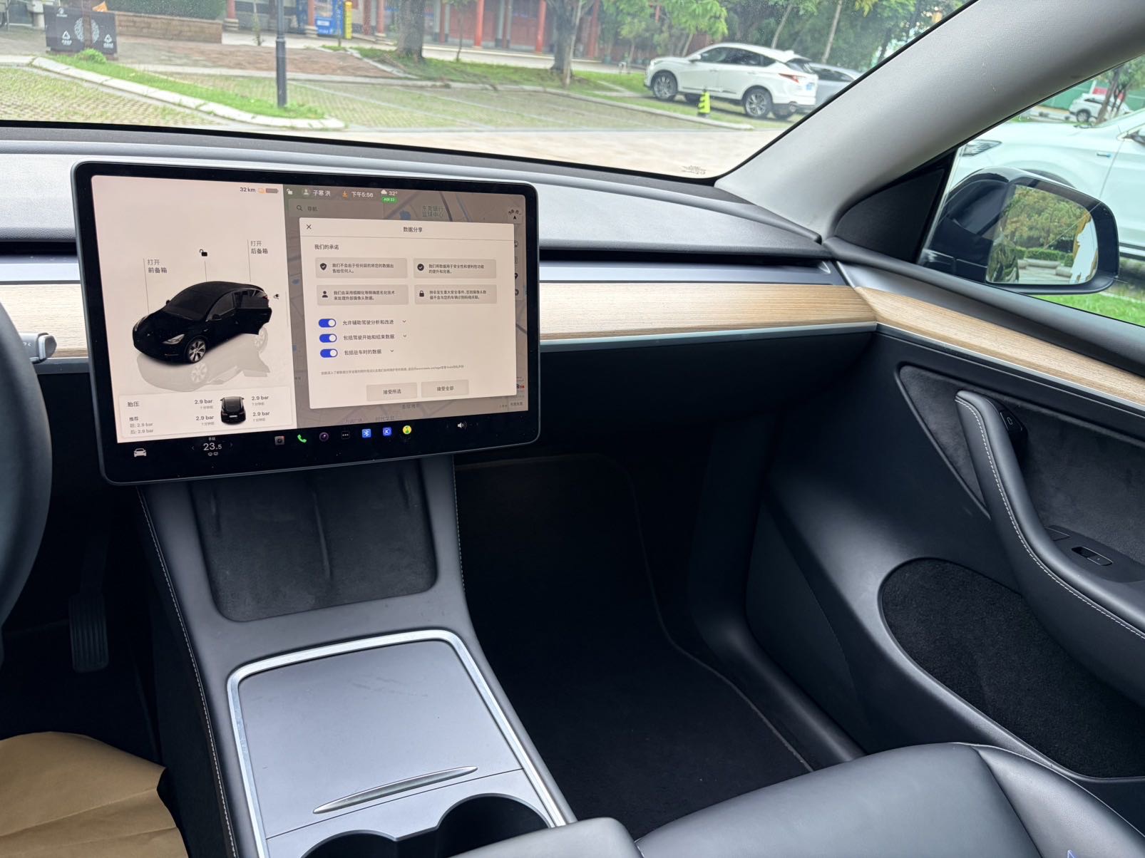 Tesla Model Y 2022 car image #11
