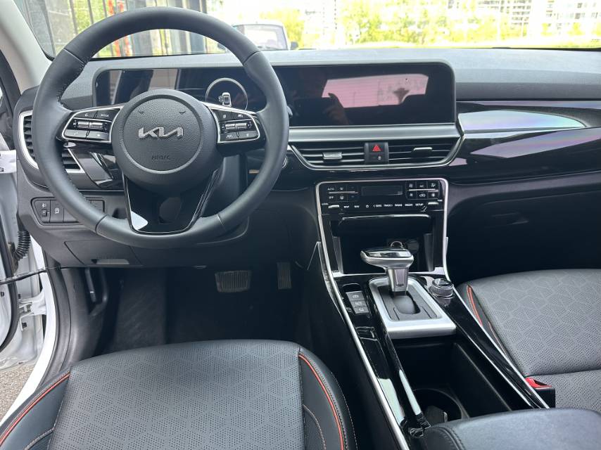 Kia Seltos 2023 car image #8