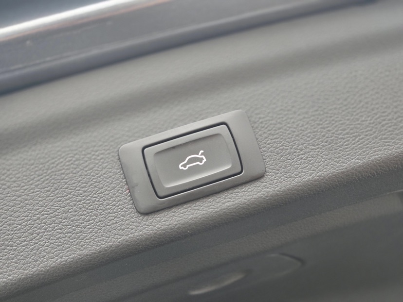 Audi Q3 2022 car image #11