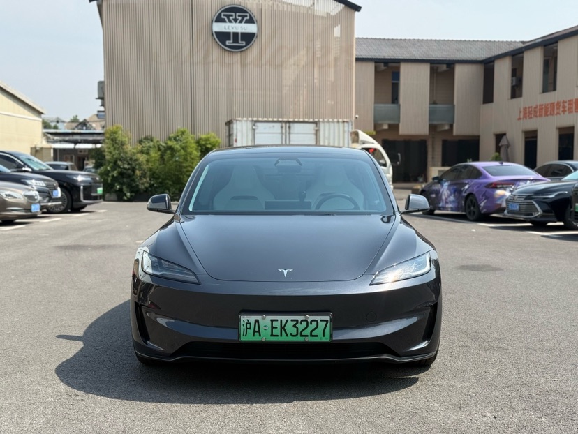 Tesla Model 3 2024 car image #2