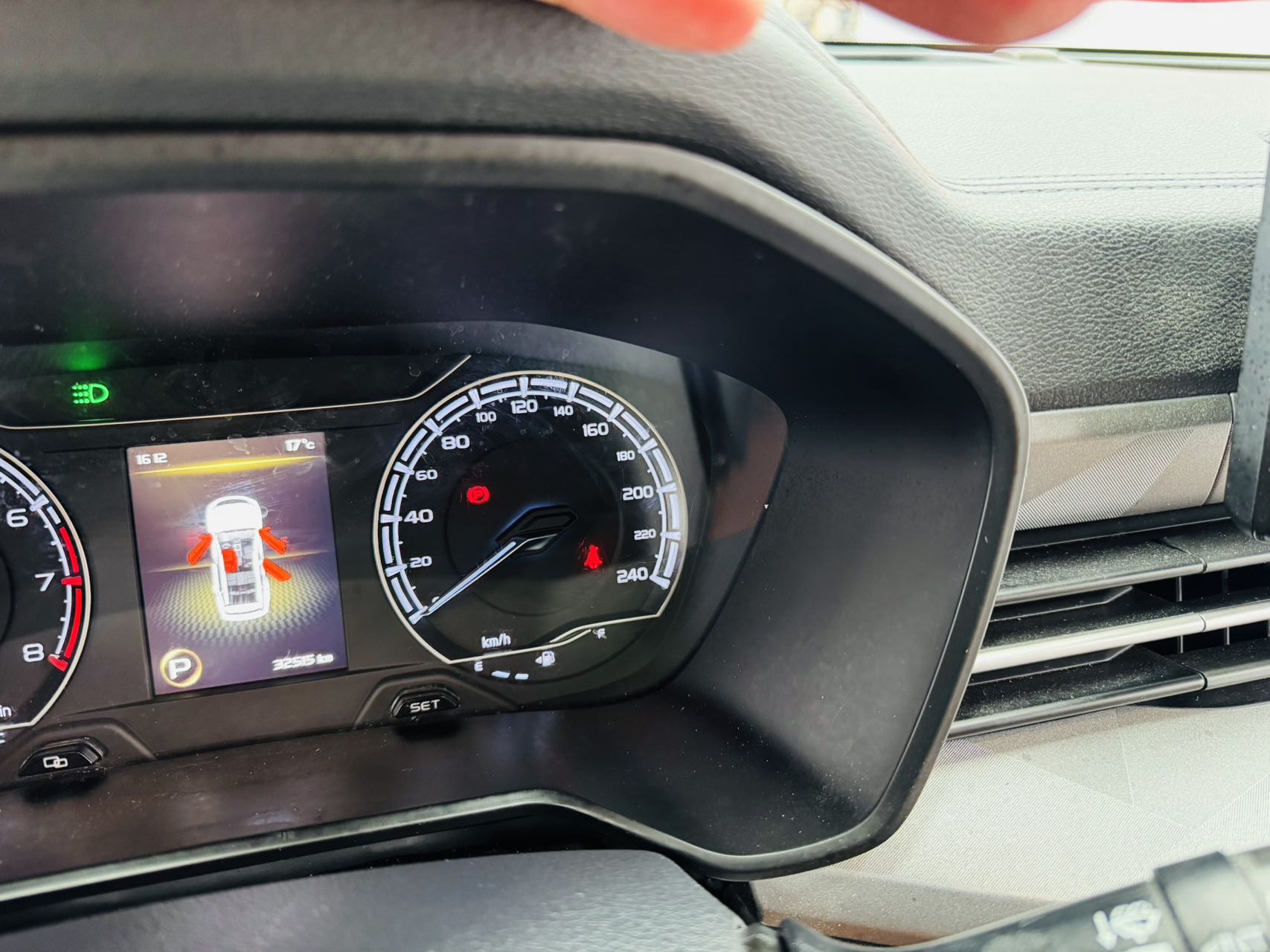 GEELY Vision X6 2023 car image #5