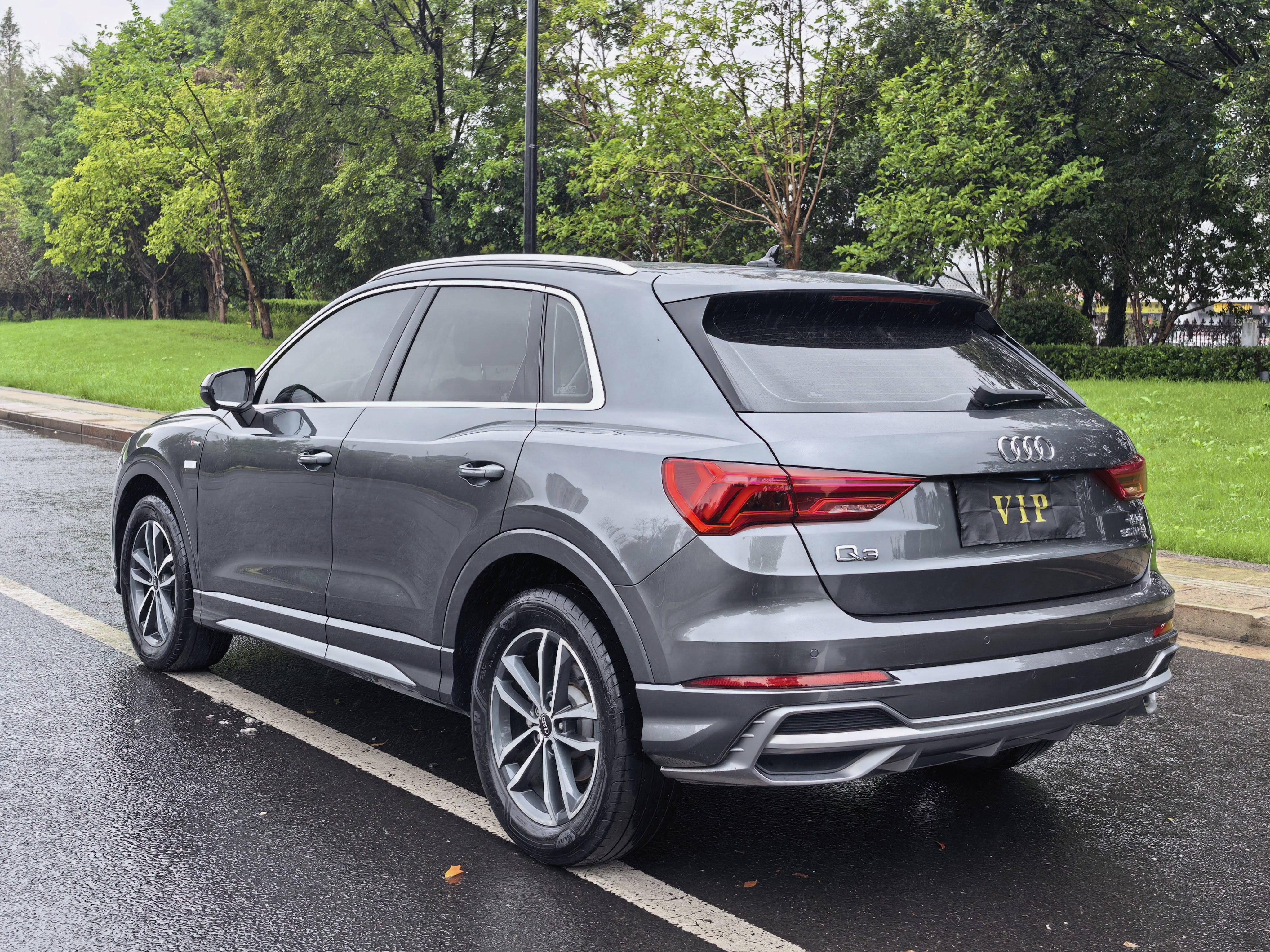 Audi Q3 2022 car image #9