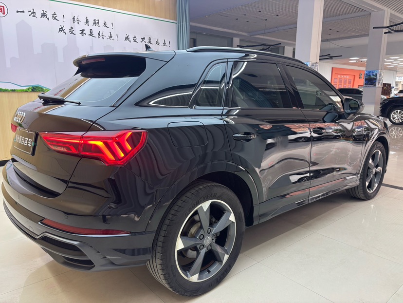 Audi Q3 2021 car image #9