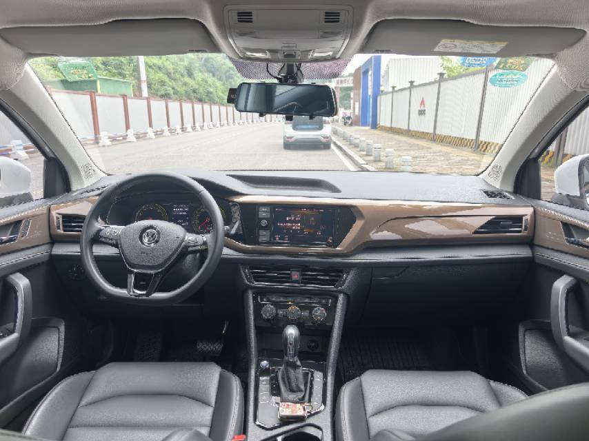 Volkswagen Tharu 2019 car image #11