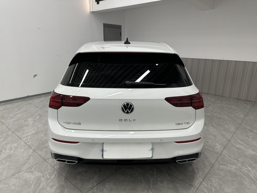 Volkswagen Golf 2023 car image #5