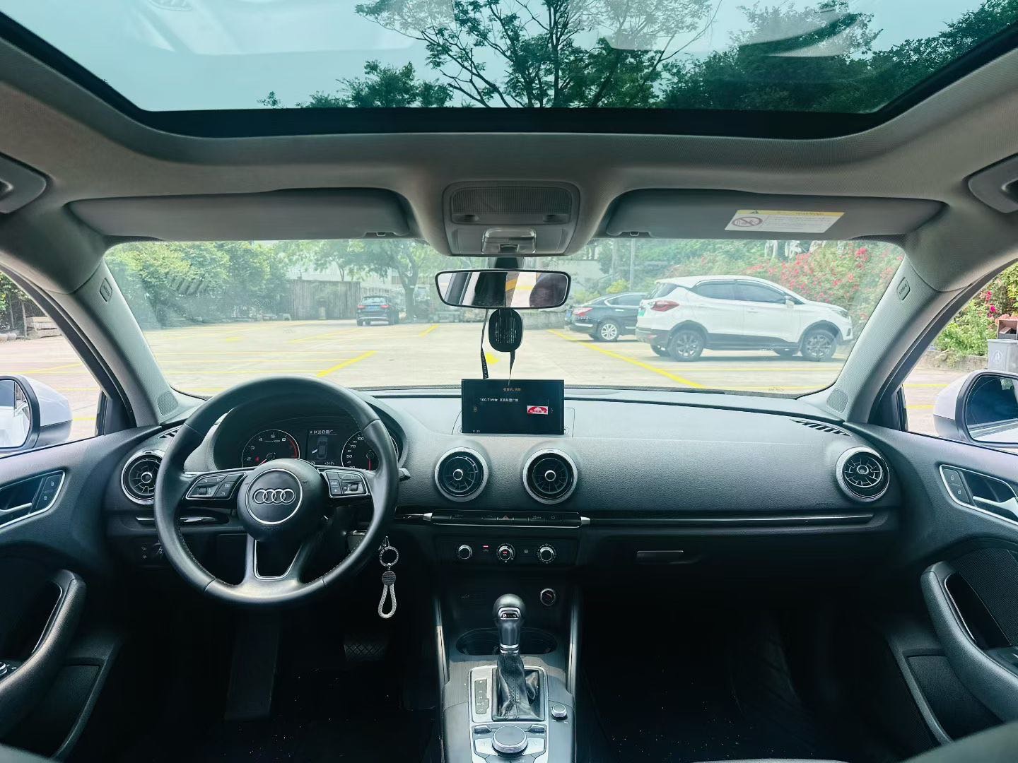 Audi A3 2018 car image #9