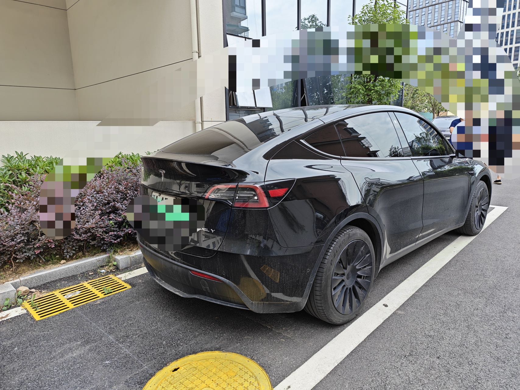 Tesla Model Y 2023 car image #3