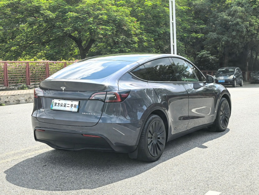 Tesla Model Y 2022 #9 Tesla Model Y 2022 car image #9