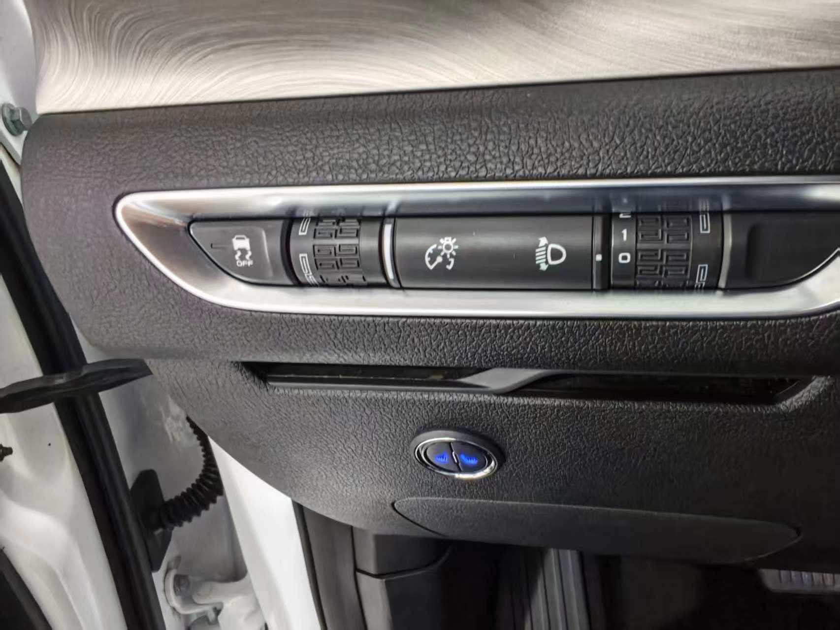 GEELY Coolray 2022 car image #8