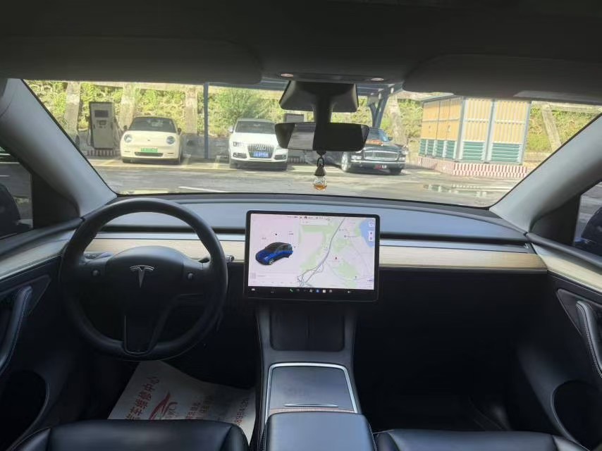 Tesla Model Y 2021 صورة سيارة #6