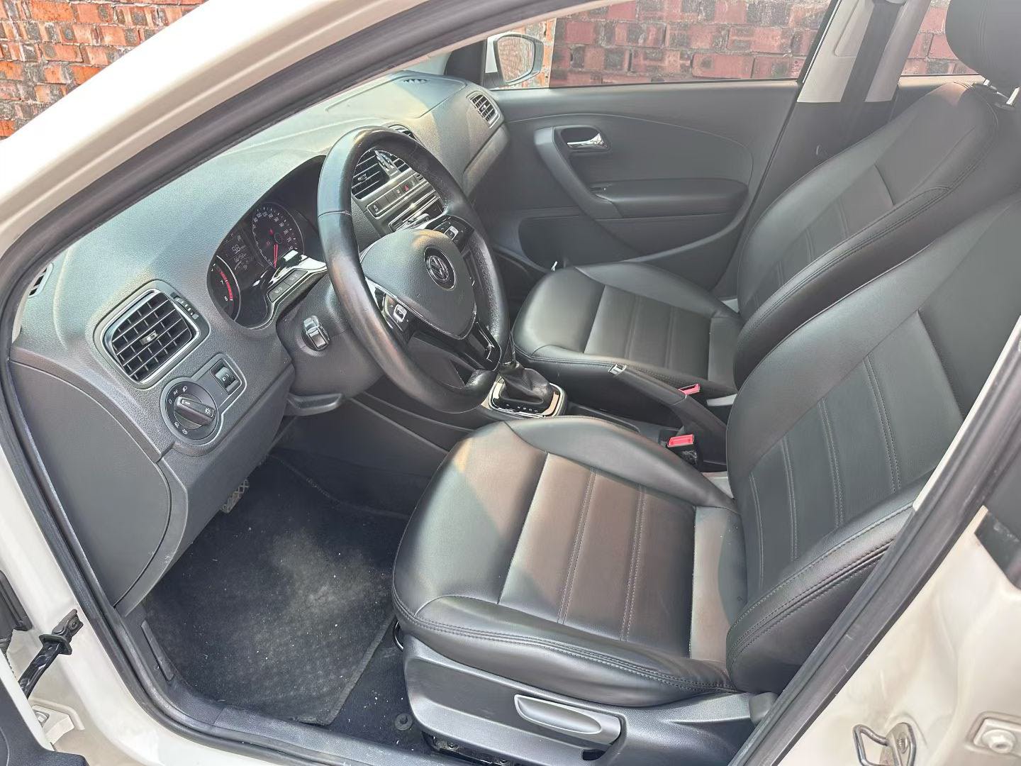 Volkswagen Polo 2019 car image #3