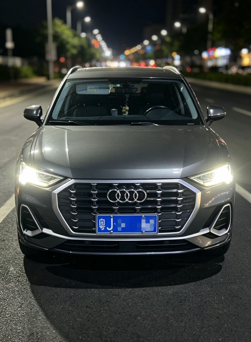 Audi Q3 2021 car image #4