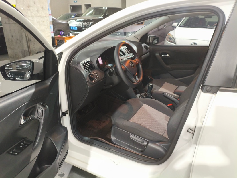 Volkswagen Polo 2016 car image #7