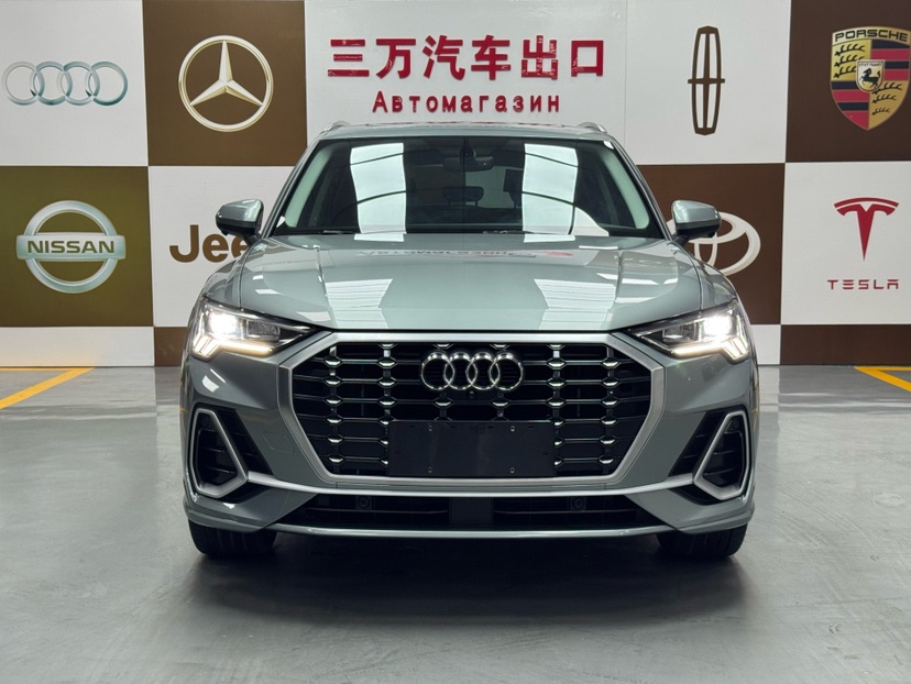 Audi Q3 2022 car image #2