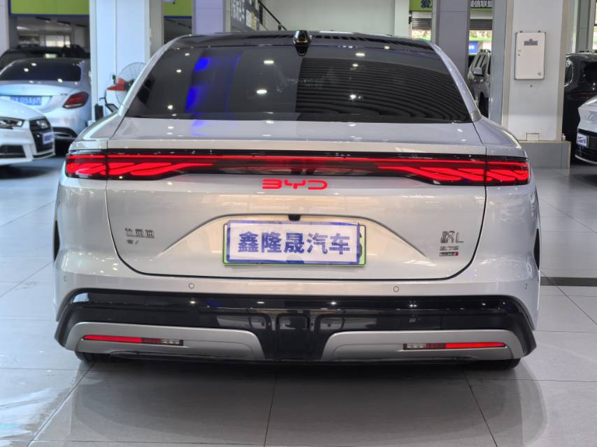 BYD HanL 2025 #10 BYD HanL 2025 car image #10