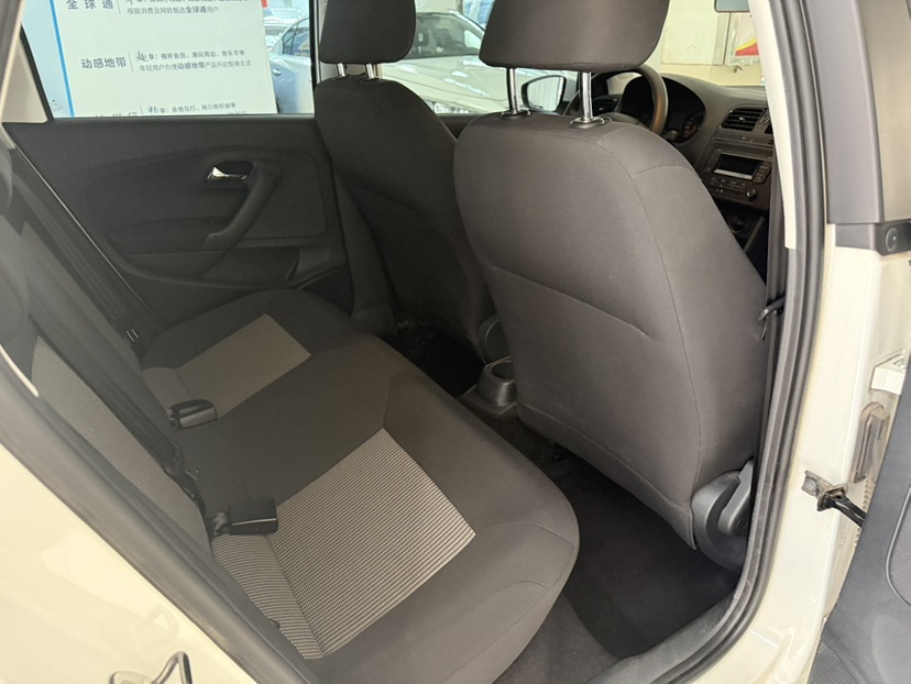 Volkswagen Polo 2016 car image #9