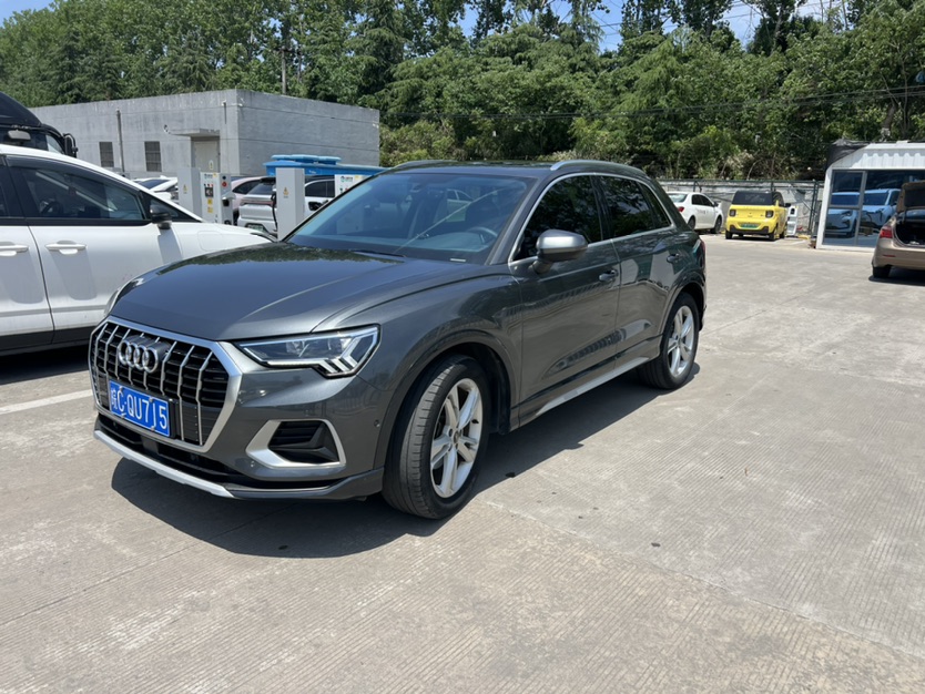 Audi Q3 2021 car image 