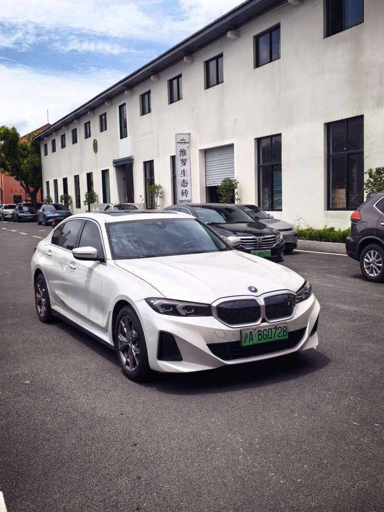 BMW i3 2023 car image #3