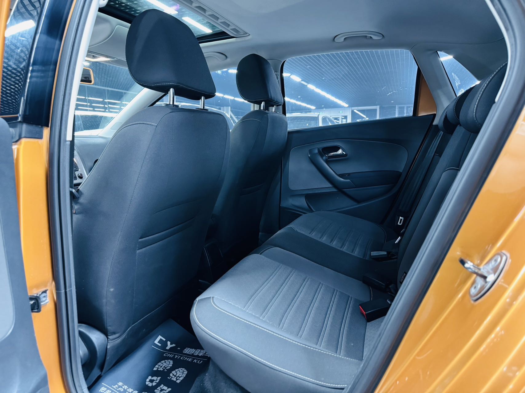 Volkswagen Polo 2015 car image #9