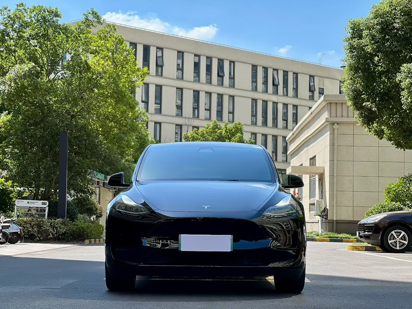 Tesla Model Y 2023 #2 Tesla Model Y 2023 car image #2