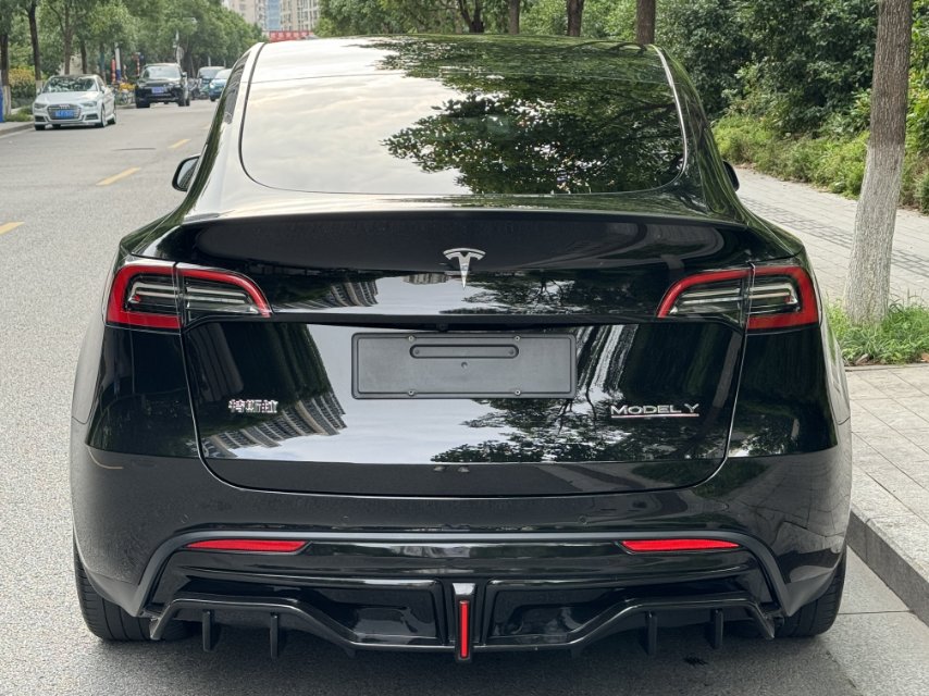 Tesla Model Y 2023 car image #5