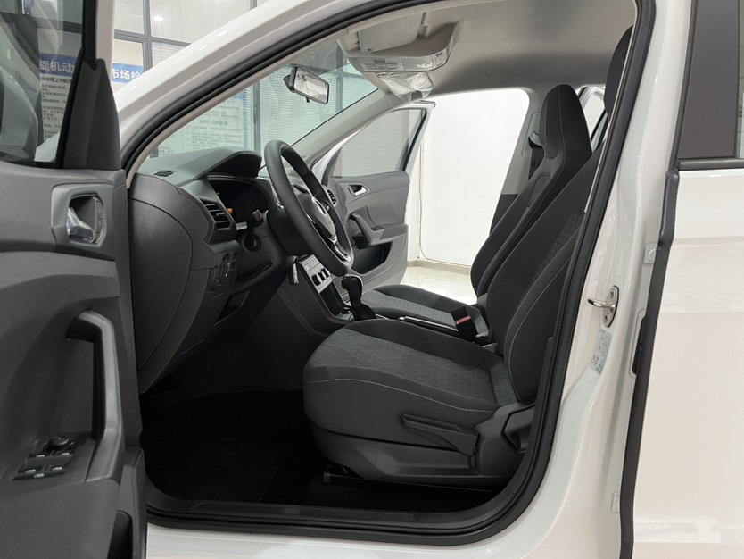 Volkswagen T-Cross 2023 car image #6