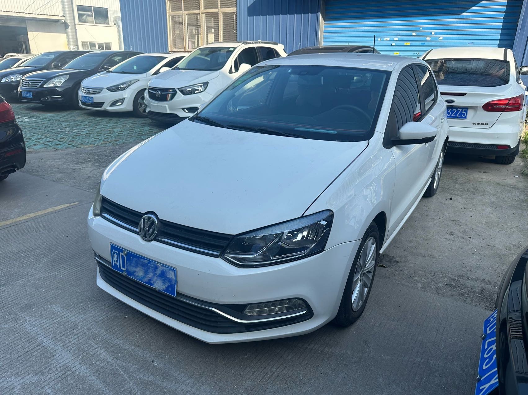 Volkswagen Polo 2015 Volkswagen Polo 2015 car image