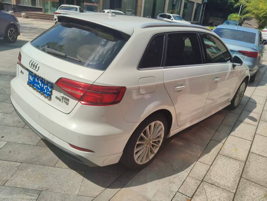 Audi A3 2018 car image #3