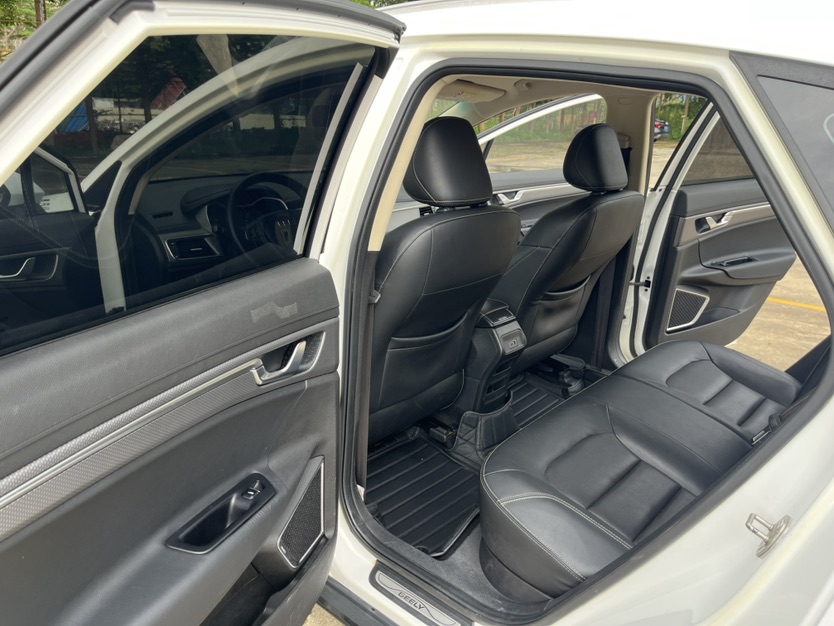 GEELY Emgrand GS 2016 car image #5