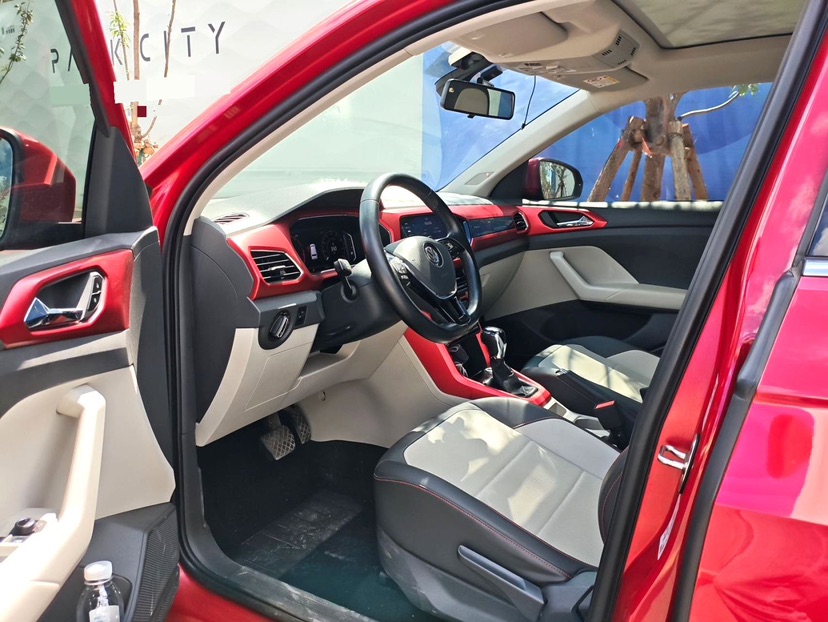 Volkswagen T-Cross 2019 car image #2