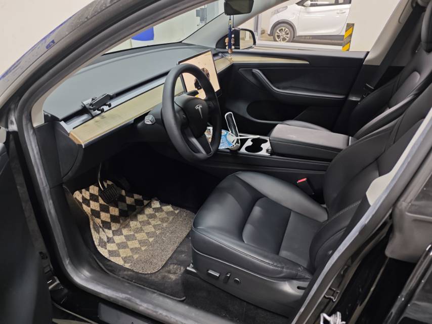 Tesla Model Y 2022 #3 Tesla Model Y 2022 car image #3