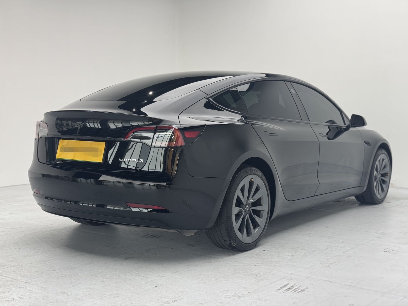 Tesla Model 3 2023 car image #4
