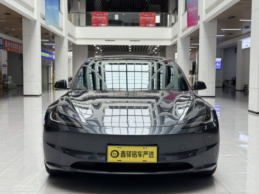 Tesla Model 3 2025 car image #2