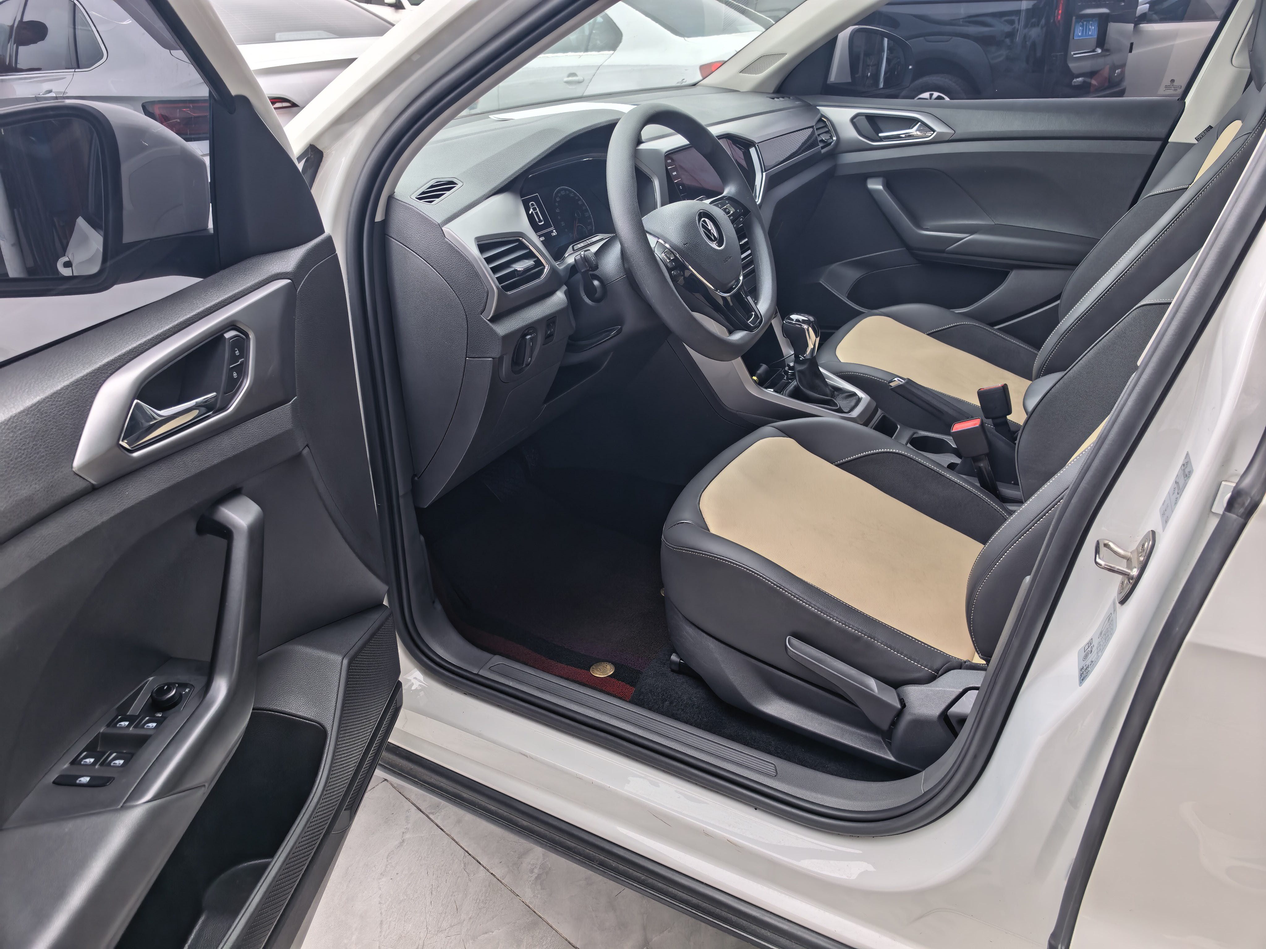 Volkswagen T-Cross 2021 car image #4