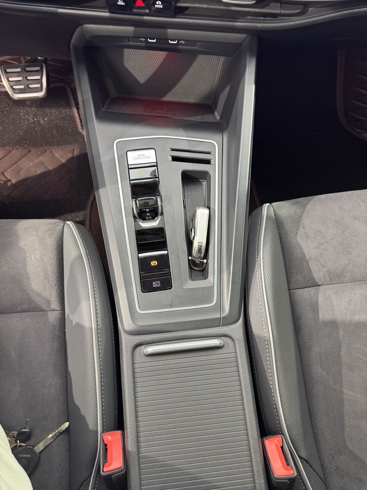 Volkswagen Golf 2023 car image #13