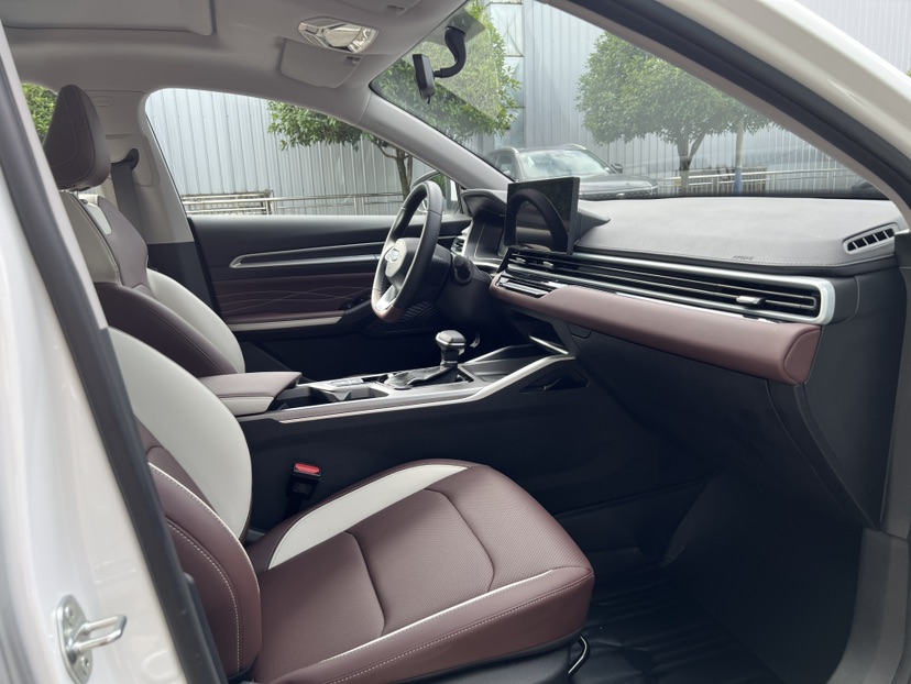 GEELY Emgrand 2025 car image #4