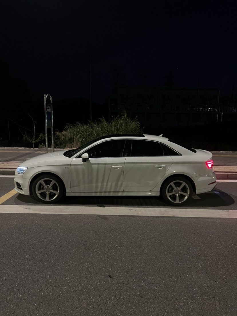 Audi A3 2018 car image #3