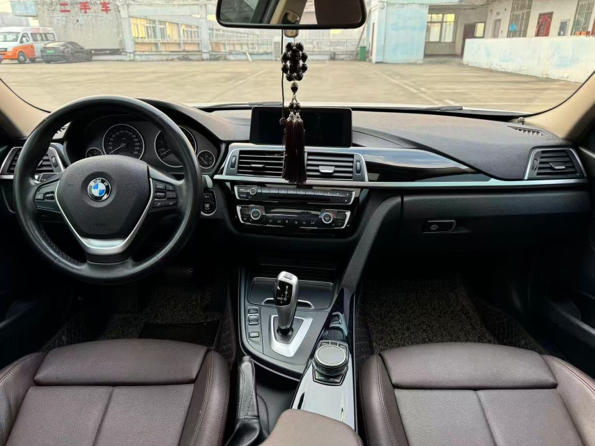 BMW 3 Series 2019 car image #6