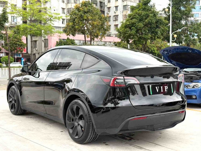 Tesla Model Y 2023 car image #4