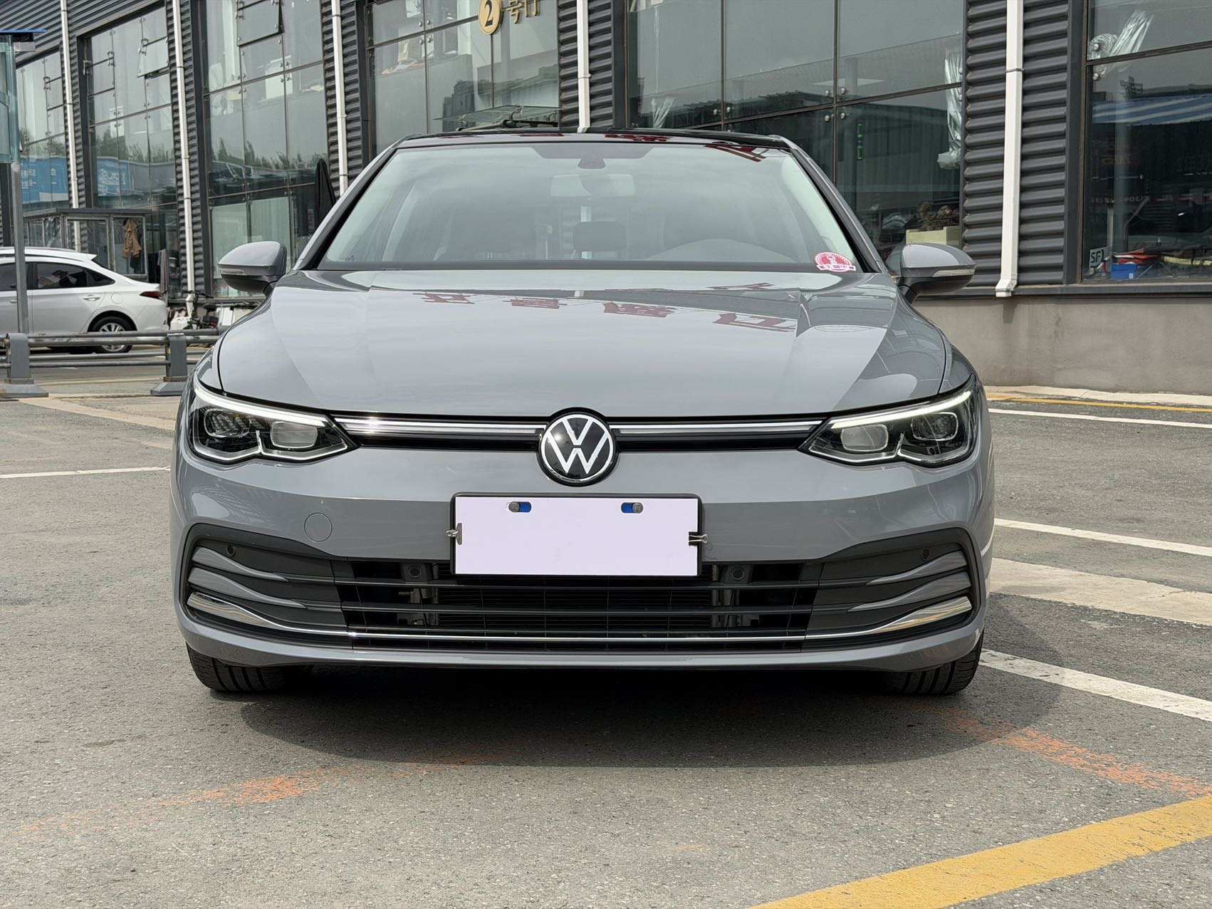 Volkswagen Golf 2022 car image #2